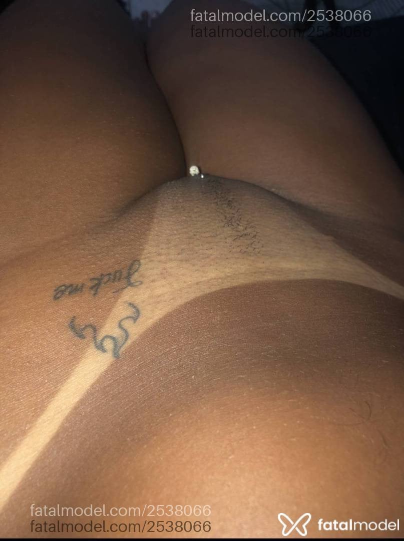 Acompanhante mulher morena (o) de olhos pretos - Nicki