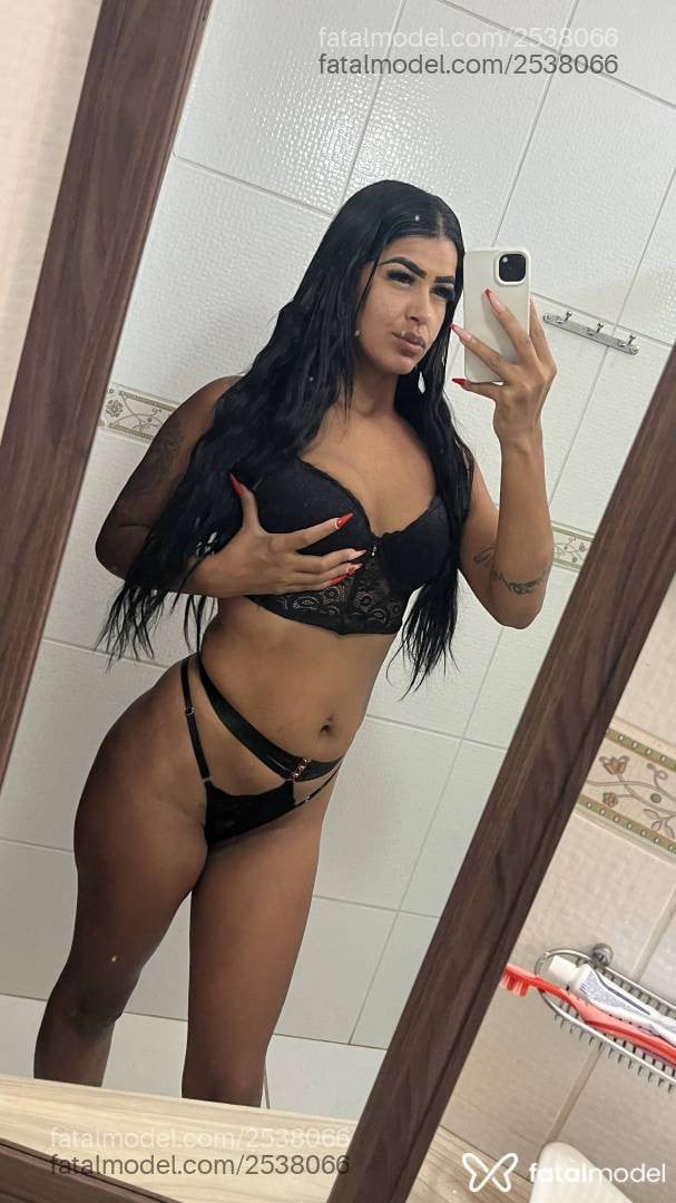Acompanhante mulher morena (o) de olhos pretos - Nicki