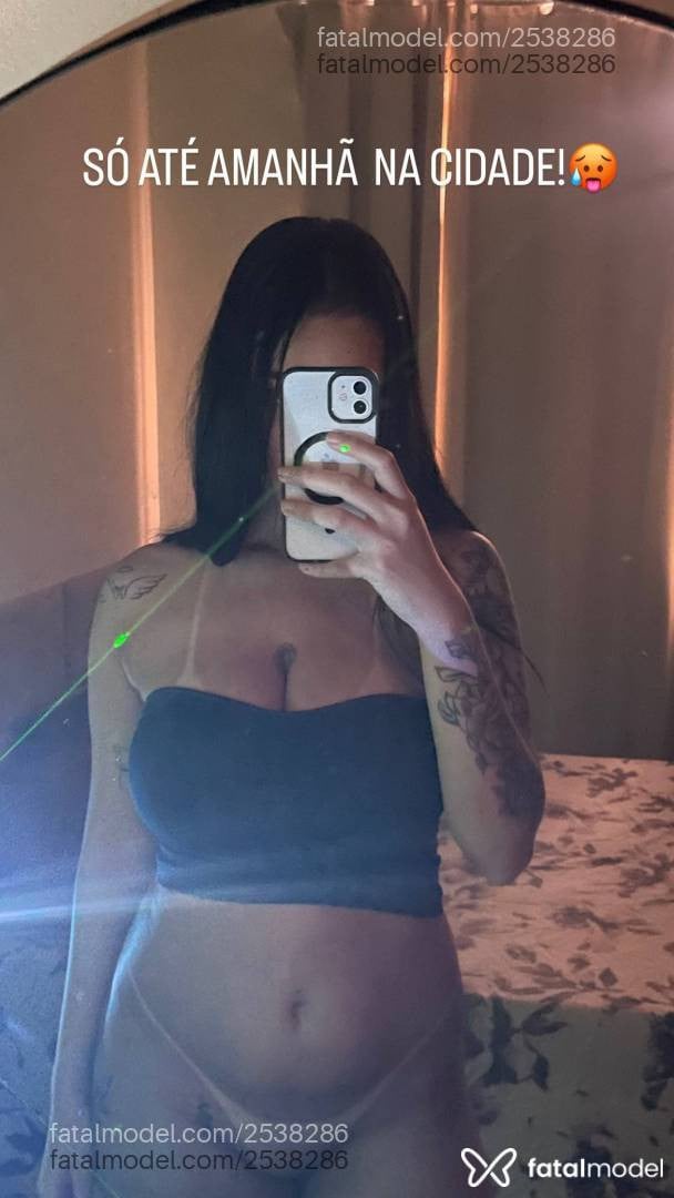 Acompanhante mulher morena (o) de olhos verdes - Vicky Martins