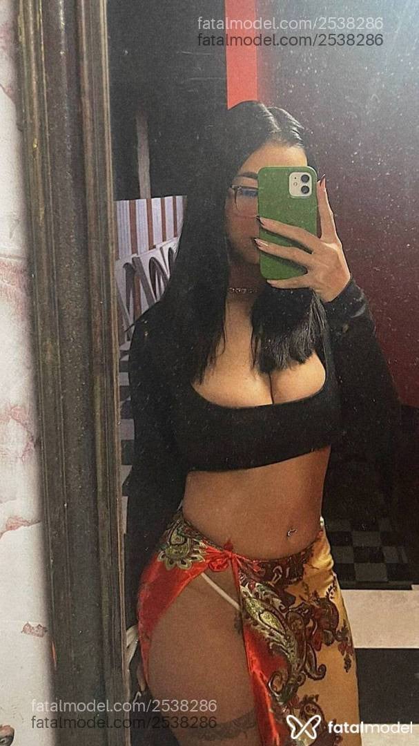 Acompanhante mulher morena (o) de olhos verdes - Sophy Andrade