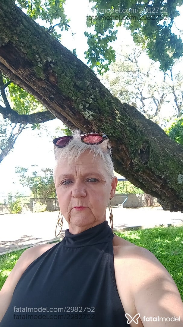 Acompanhante mulher loira (o) de olhos verdes em Caçador Acompanhante mulher loira (o) de olhos verdes em Caçador - Adria