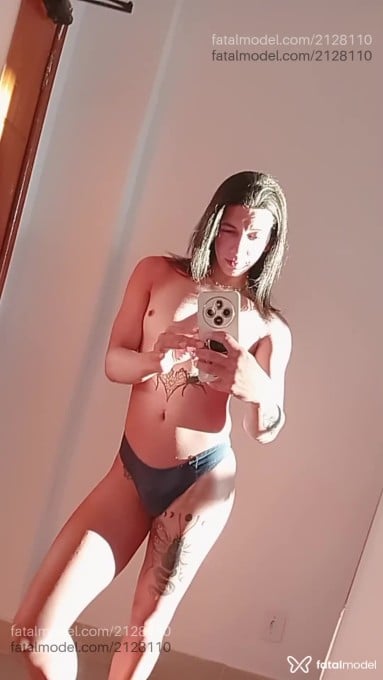 Acompanhante mulher trans com cabelo castanho de olhos castanhos em Caieiras Acompanhante mulher trans com cabelo castanho de olhos castanhos em Caieiras - Jholly Bitencourt
