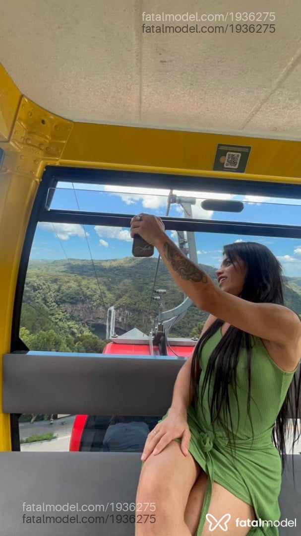Acompanhante mulher trans morena (o) de olhos pretos em Canela - Darphinny Sam