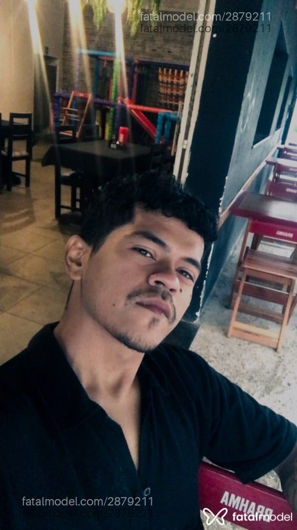 Acompanhante homem com cabelo castanho de olhos pretos - Zafir Acompanhante homem com cabelo castanho de olhos pretos - Zafir