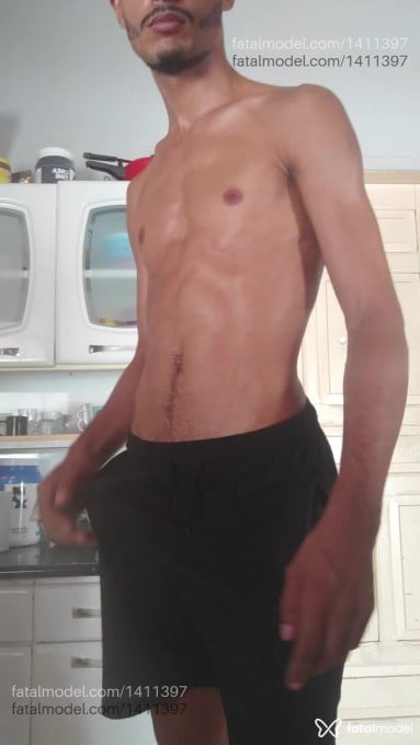 Acompanhante homem morena (o) de olhos pretos - Talismã Acompanhante homem morena (o) de olhos pretos - Talismã