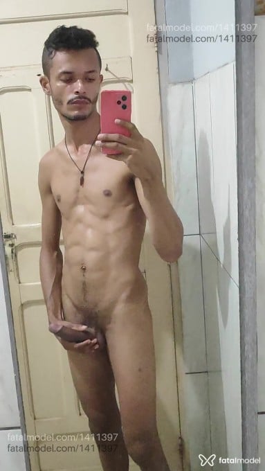 Acompanhante homem morena (o) de olhos pretos - Talismã Acompanhante homem morena (o) de olhos pretos - Talismã