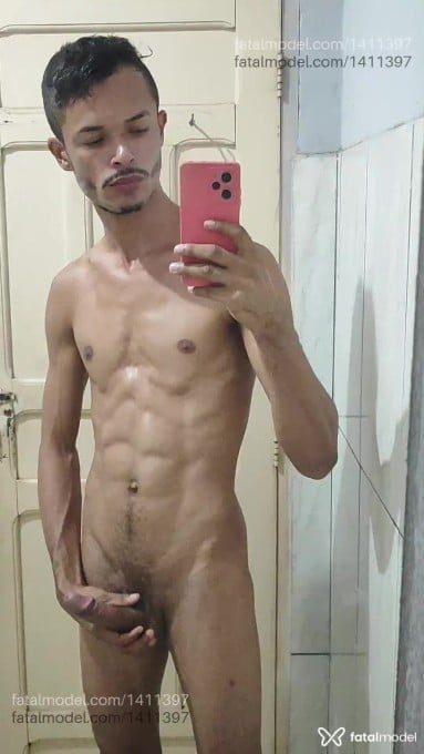 Acompanhante homem morena (o) de olhos pretos - Talismã Acompanhante homem morena (o) de olhos pretos - Talismã
