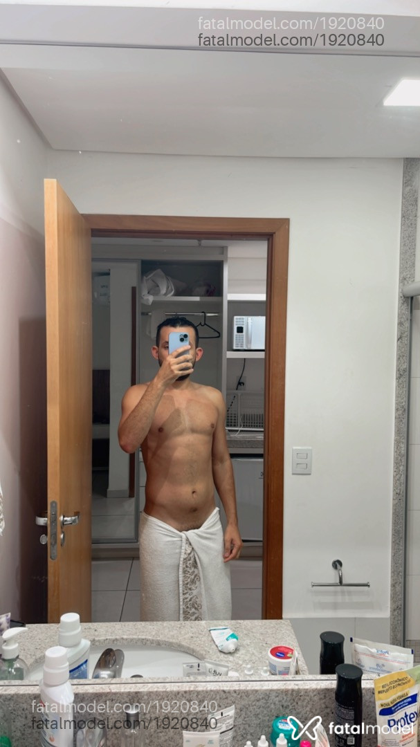 Acompanhante homem morena (o) de olhos castanhos em Araguaína - Eduardo