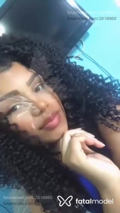 Acompanhante mulher morena (o) de olhos castanhos - Mirella Acompanhante mulher morena (o) de olhos castanhos - Mirella