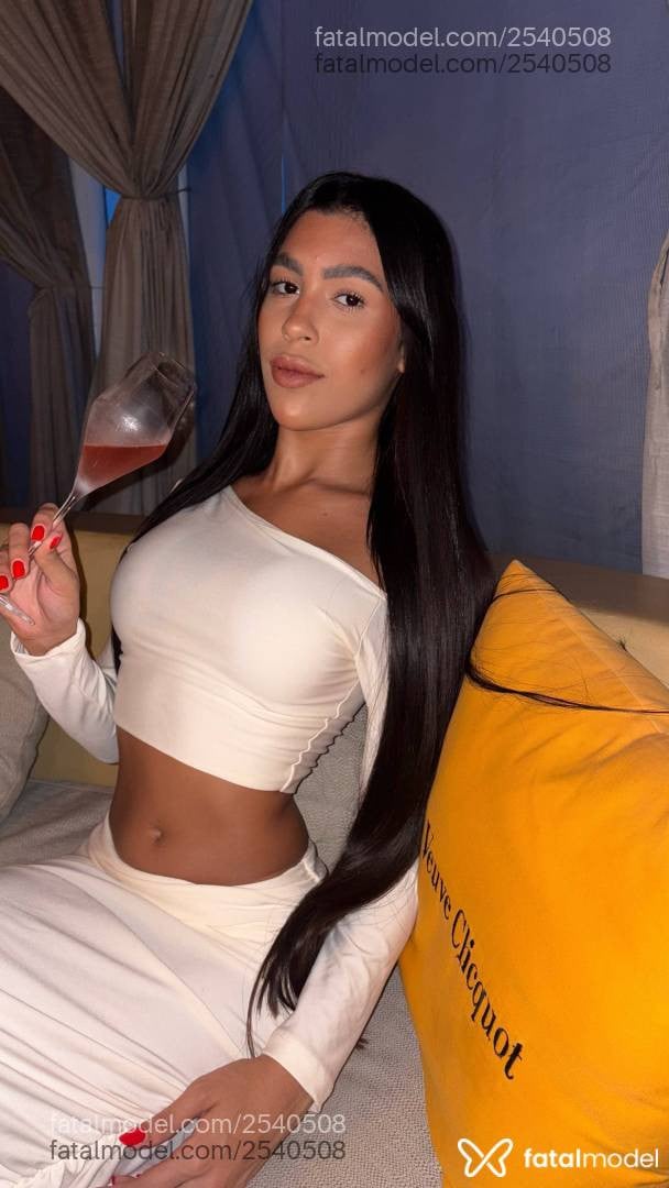 Acompanhante mulher com cabelo castanho de olhos pretos em Belo Horizonte - Laura