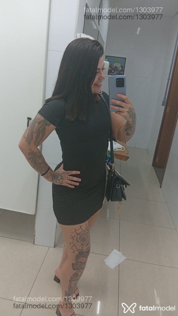 Acompanhante mulher com cabelo castanho de olhos castanhos em Guarapuava - Morenatatuada