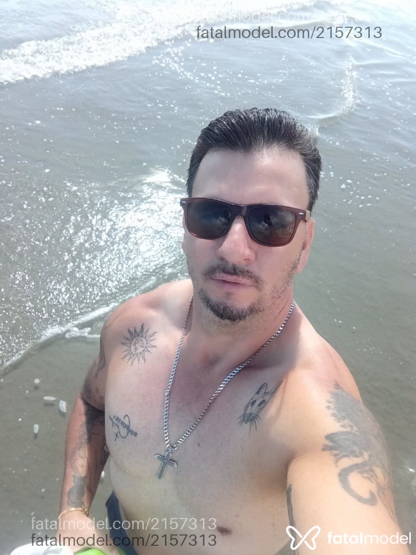 Acompanhante homem com cabelo castanho de olhos castanhos - Robert Acompanhante homem com cabelo castanho de olhos castanhos - Robert
