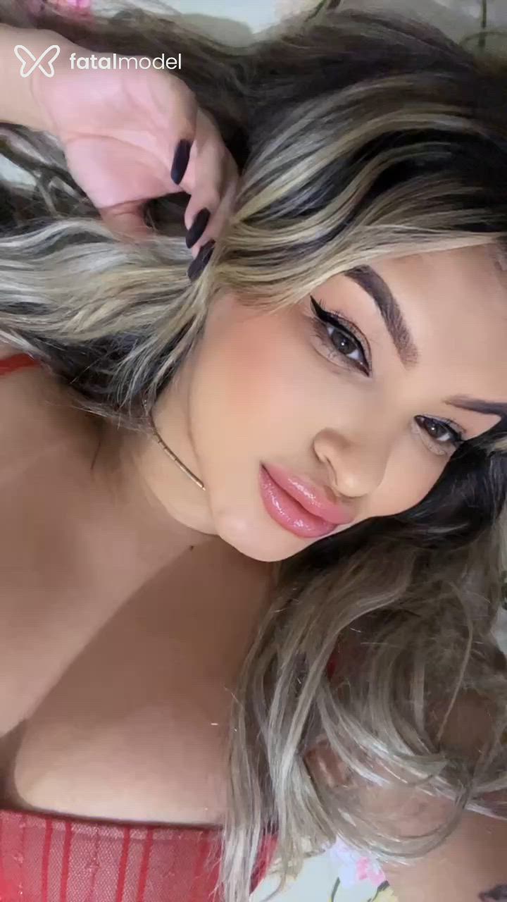Acompanhante mulher loira (o) de olhos castanhos - Maju