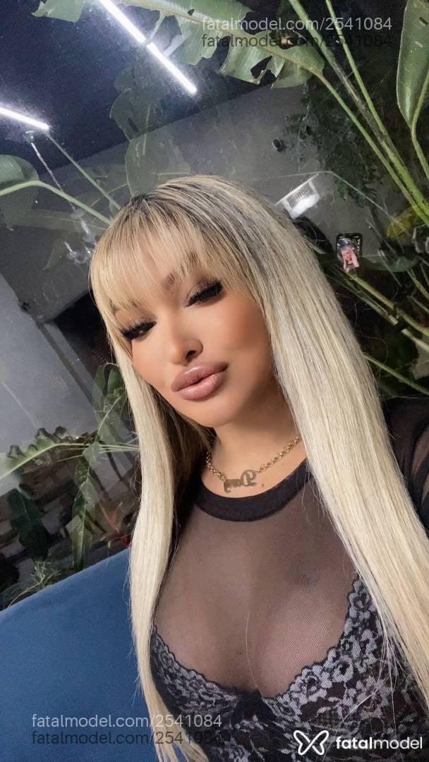 Acompanhante mulher loira (o) de olhos castanhos em Marília - Júlia Blaut