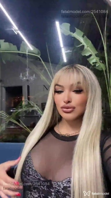 Acompanhante mulher loira (o) de olhos castanhos em Marília - Júlia Blaut