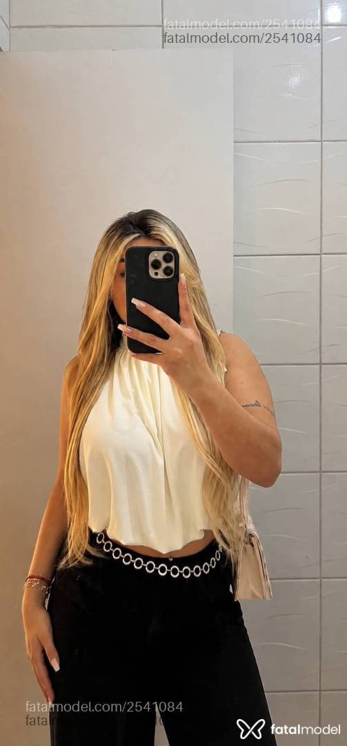 Acompanhante mulher loira (o) de olhos castanhos - Maju