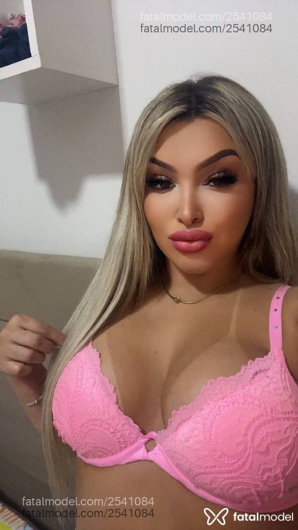 Acompanhante mulher loira (o) de olhos castanhos em Marília - Júlia Blaut