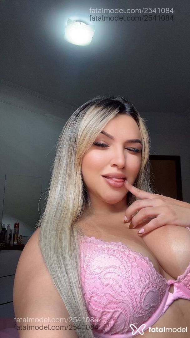 Acompanhante mulher loira (o) de olhos castanhos - Maju
