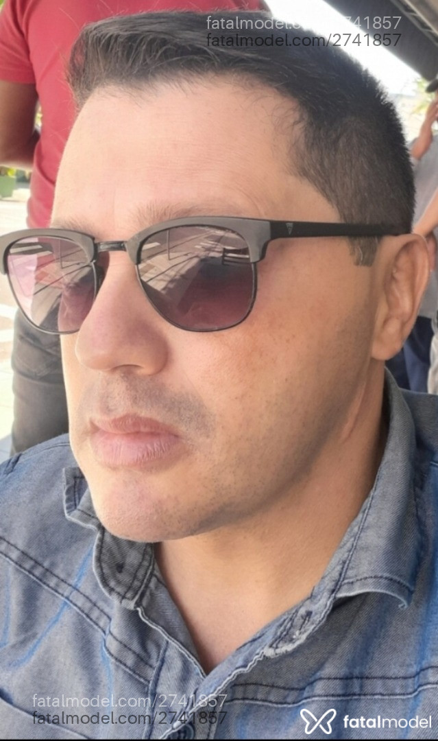 Acompanhante homem com cabelo castanho de olhos castanhos - Fabio Goulart