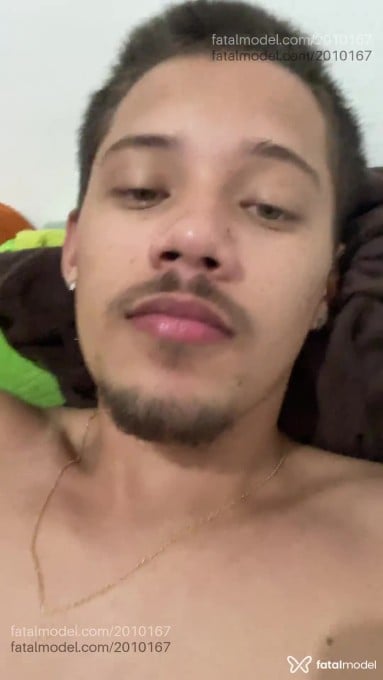 Acompanhante homem com cabelo castanho de olhos verdes em Virtual - Eduzinho