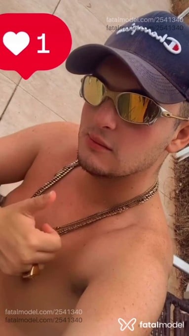 Acompanhante homem com cabelo castanho de olhos castanhos em São Leopoldo Acompanhante homem com cabelo castanho de olhos castanhos em São Leopoldo - Theo Allabrant