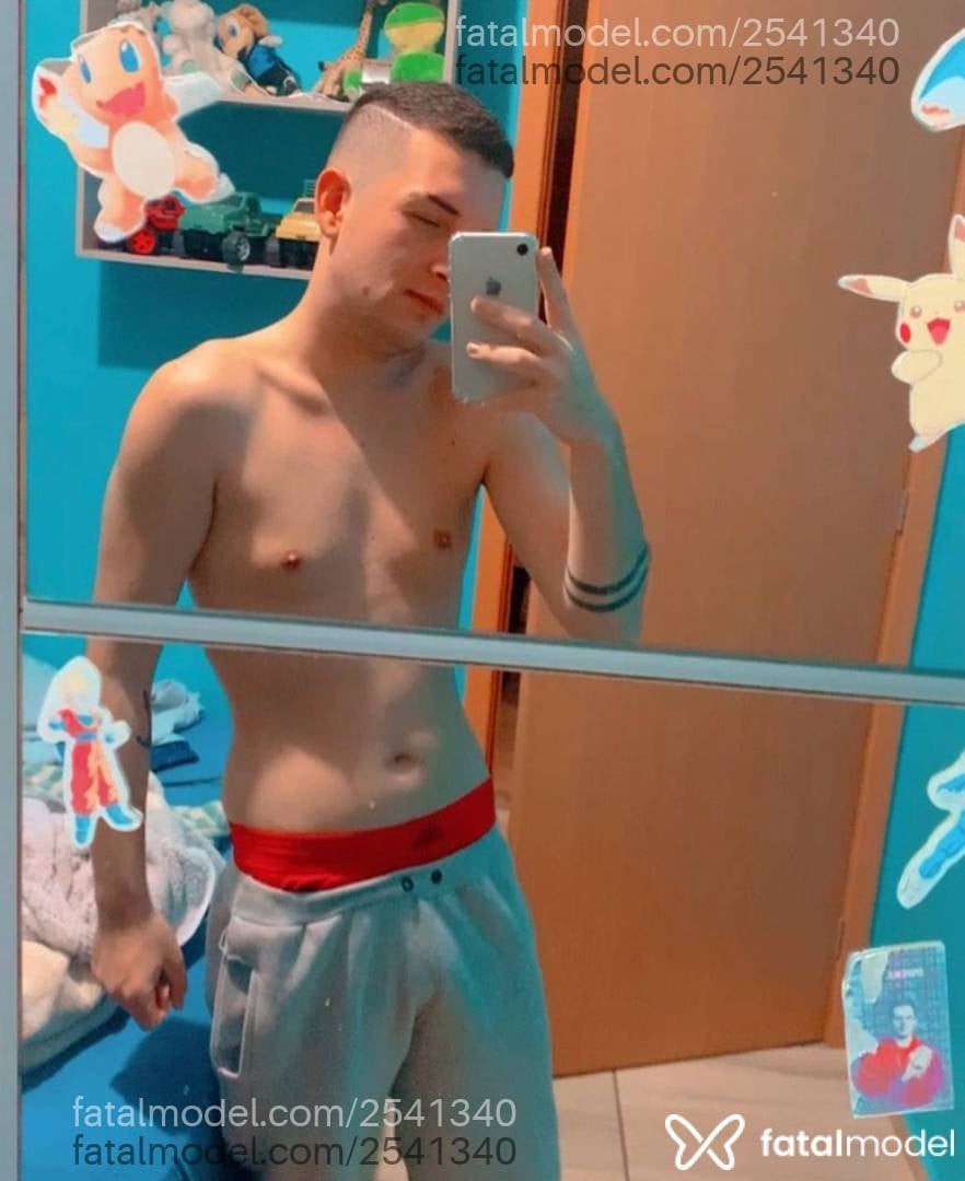 Acompanhante homem com cabelo castanho de olhos castanhos em São Leopoldo Acompanhante homem com cabelo castanho de olhos castanhos em São Leopoldo - Theo Allabrant
