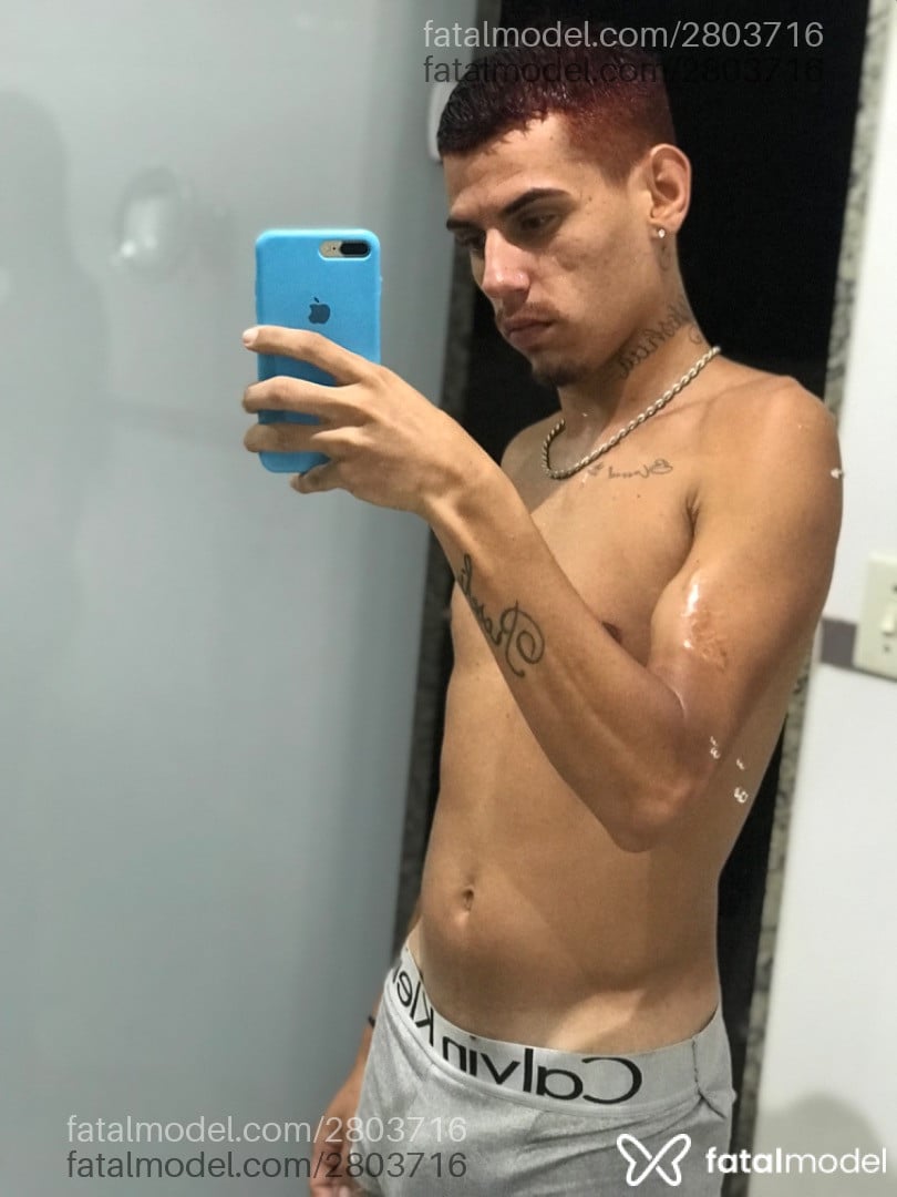 Acompanhante homem com cabelo castanho de olhos verdes em Ribeirão Preto - Joaozinho