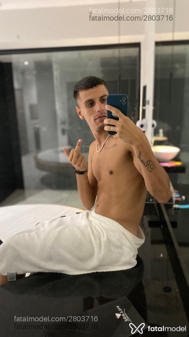 Acompanhante homem com cabelo castanho de olhos verdes em Ribeirão Preto - Joaozinho