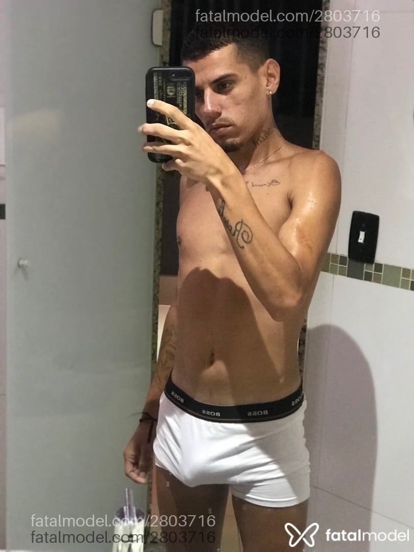Acompanhante homem com cabelo castanho de olhos verdes em Ribeirão Preto - Joaozinho