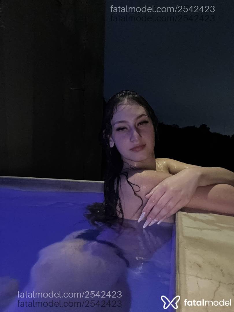 Acompanhante mulher loira (o) de olhos azuis em Curitiba Acompanhante mulher loira (o) de olhos azuis em Curitiba - Clara Bauer