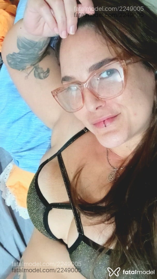 Acompanhante mulher ruiva (o) de olhos castanhos em Salvador - Holly