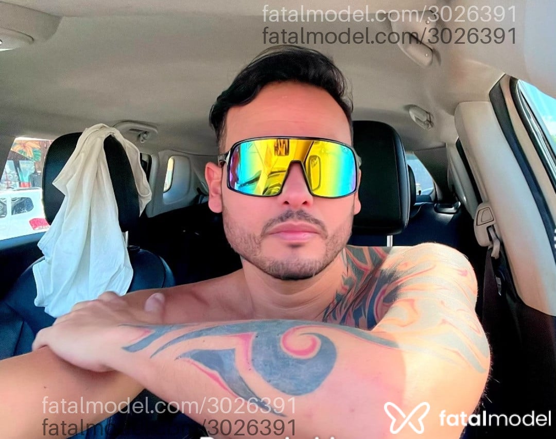 Acompanhante homem com cabelo castanho de olhos castanhos em São Paulo Acompanhante homem com cabelo castanho de olhos castanhos em São Paulo - Tiago