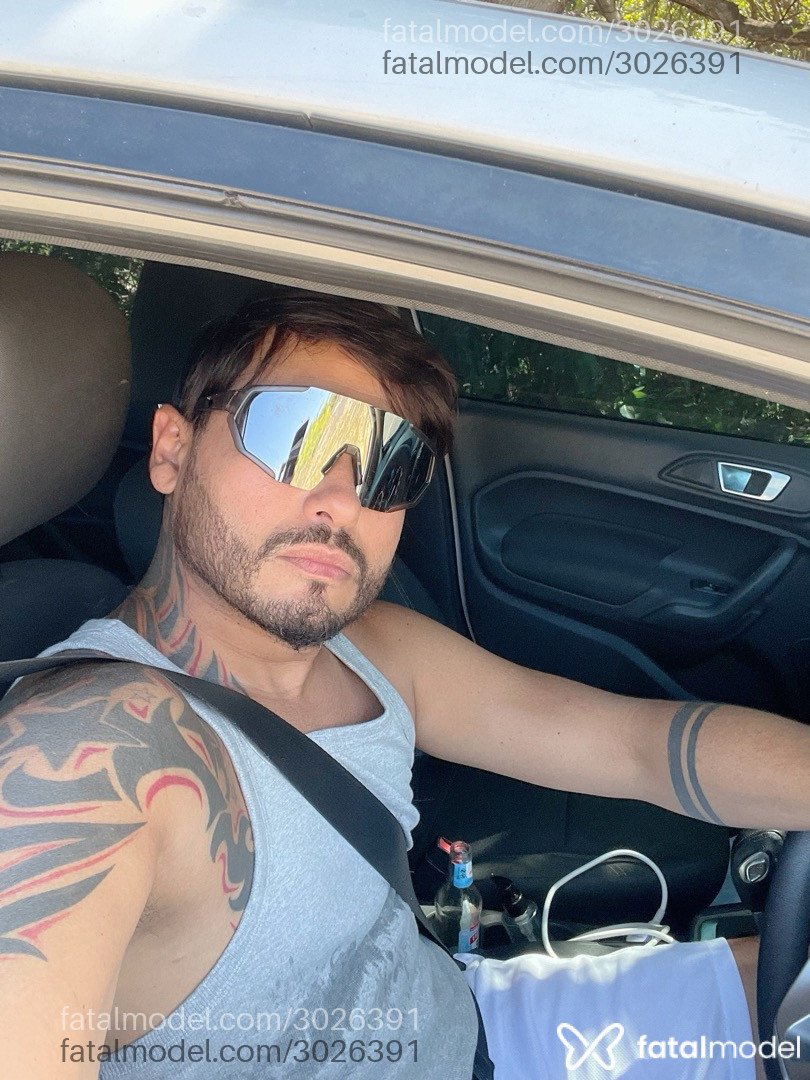 Acompanhante homem com cabelo castanho de olhos castanhos em São Paulo Acompanhante homem com cabelo castanho de olhos castanhos em São Paulo - Tiago