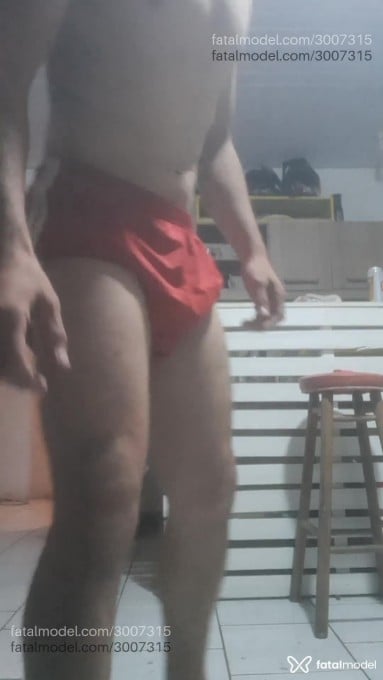Acompanhante homem com cabelo castanho de olhos castanhos em Capão da Canoa - Miguel