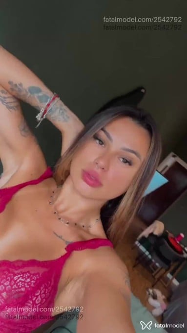 Acompanhante mulher com cabelo castanho de olhos castanhos - Laura Pinheiro Acompanhante mulher com cabelo castanho de olhos castanhos - Laura Pinheiro