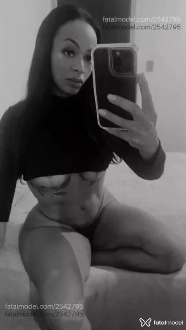 Acompanhante mulher com cabelo castanho de olhos castanhos em São Bento do Sul - Valentina