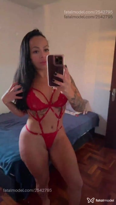 Acompanhante mulher com cabelo castanho de olhos castanhos em São Bento do Sul - Valentina