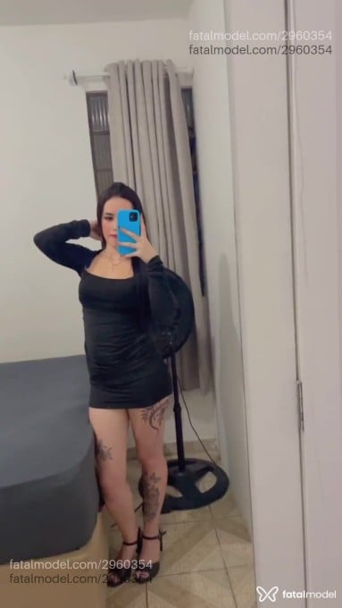 Acompanhante mulher morena (o) de olhos pretos - Liz Lili