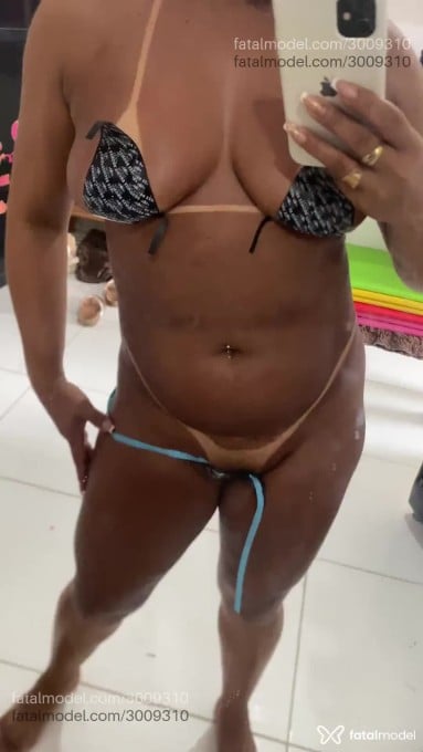Acompanhante mulher com cabelo colorido de olhos castanhos - Moniki Acompanhante mulher com cabelo colorido de olhos castanhos - Moniki