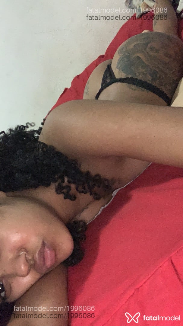 Acompanhante mulher com cabelo castanho de olhos pretos - Jade Acompanhante mulher com cabelo castanho de olhos pretos - Jade