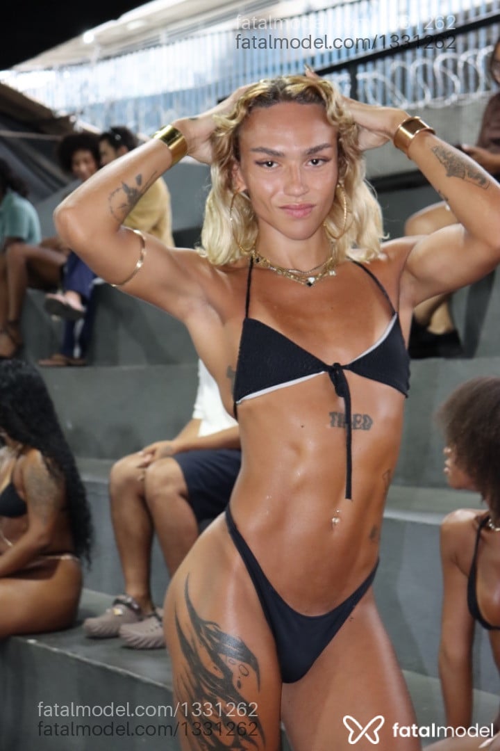 Acompanhante mulher trans loira (o) de olhos castanhos em Rio de Janeiro - Rafaela