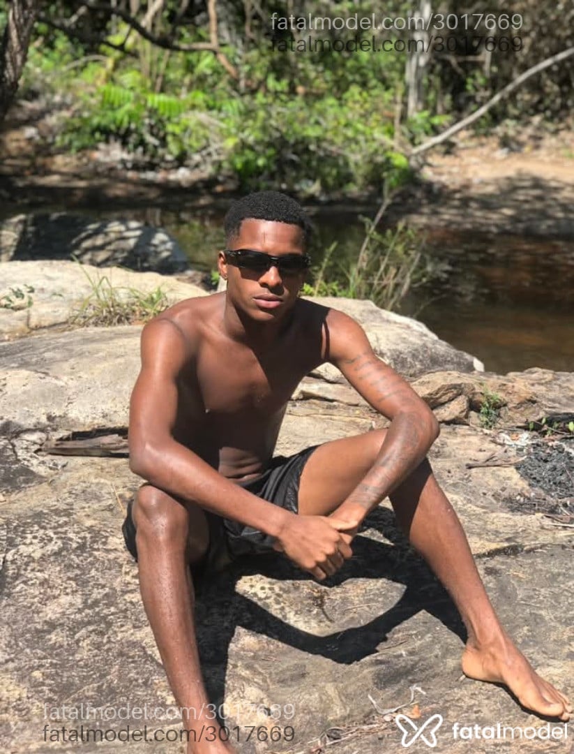 Acompanhante homem sem cabelo de olhos pretos em Jequié Acompanhante homem sem cabelo de olhos pretos em Jequié - Elbert