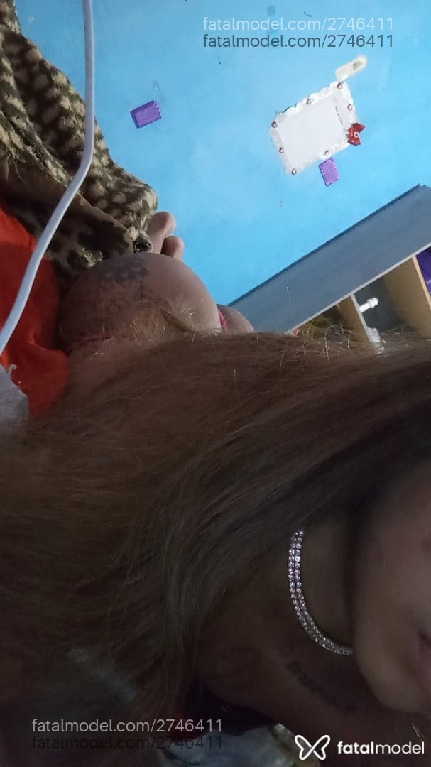 Acompanhante mulher trans com cabelo castanho de olhos pretos em Contagem - Almeida