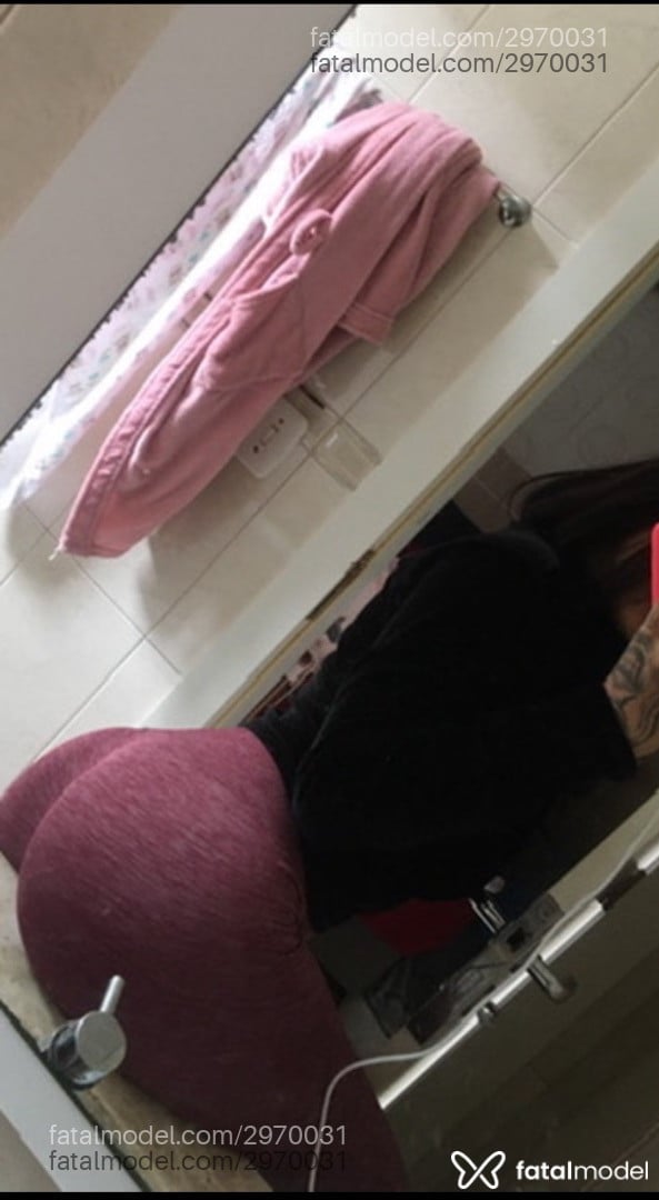 Acompanhante mulher morena (o) de olhos mel - Luiza Acompanhante mulher morena (o) de olhos mel - Luiza