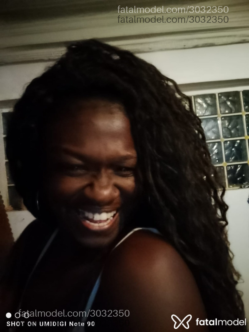 Acompanhante mulher com cabelo castanho de olhos pretos em Niterói - Preta