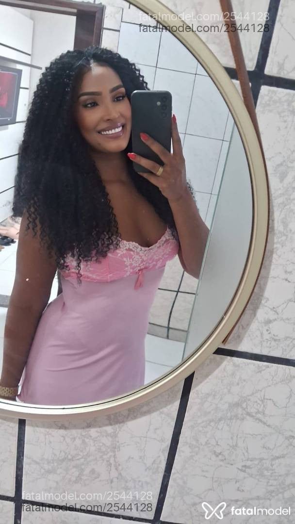 Acompanhante mulher morena (o) de olhos pretos - Gabriela Alves