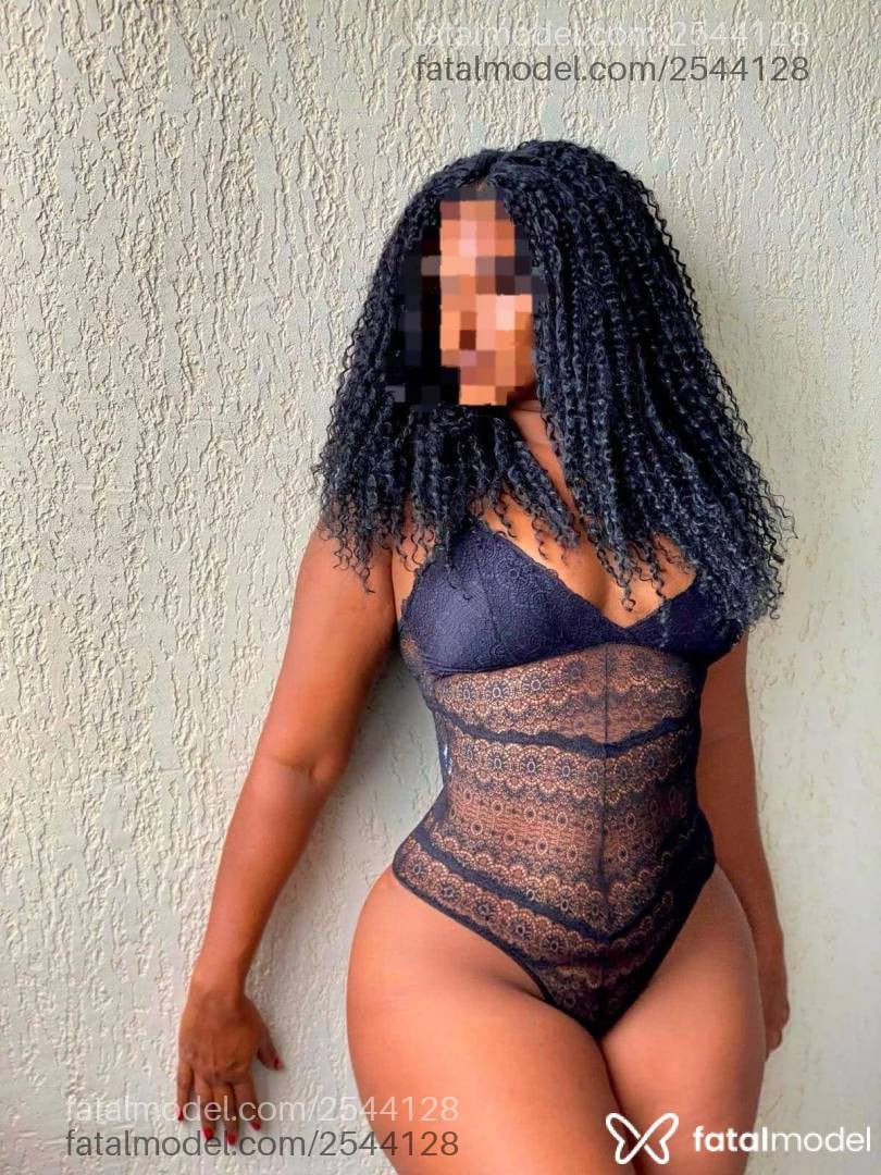 Acompanhante mulher morena (o) de olhos pretos - Gabriela Alves