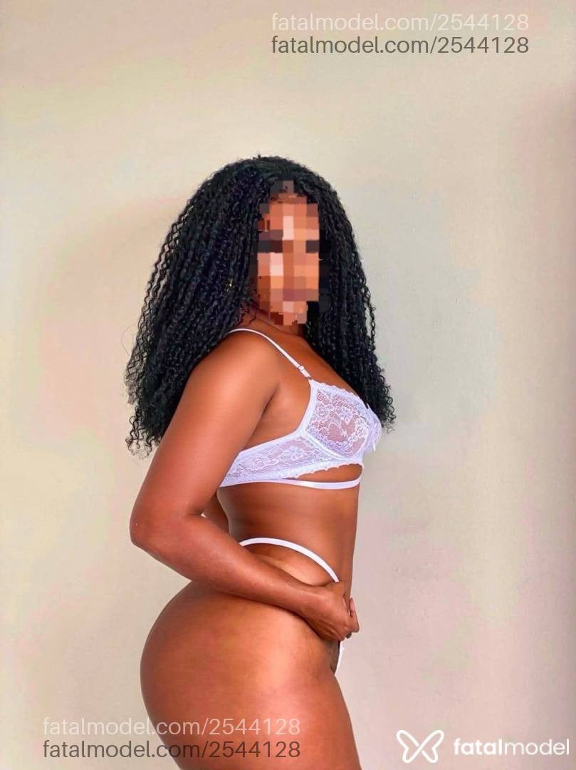 Acompanhante mulher morena (o) de olhos pretos - Gabriela Alves