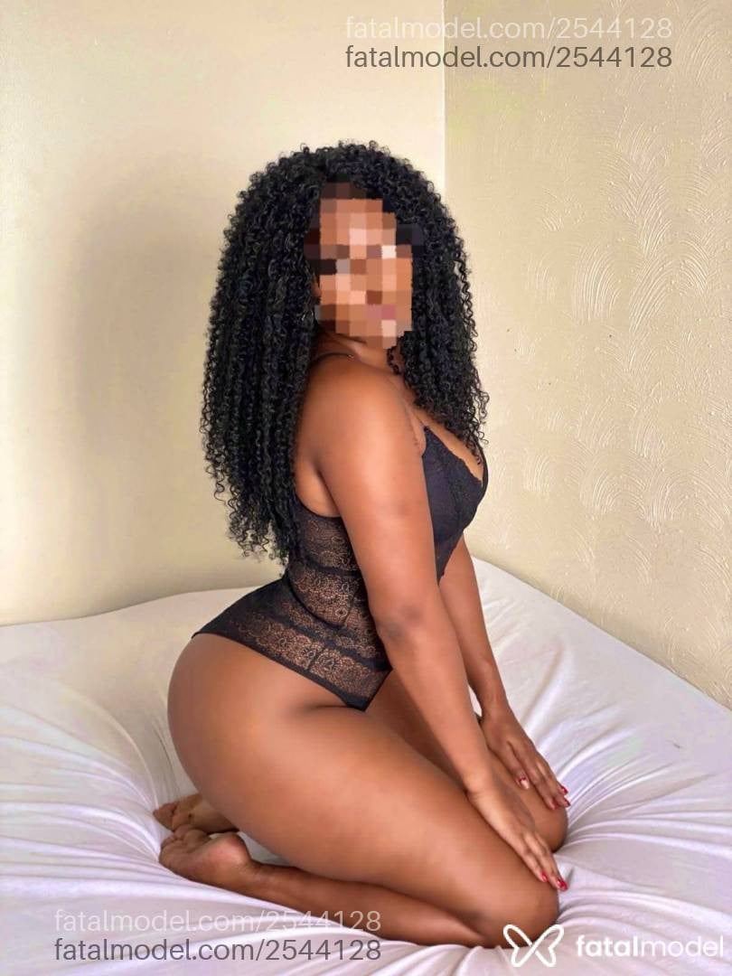 Acompanhante mulher morena (o) de olhos pretos - Gabriela Alves