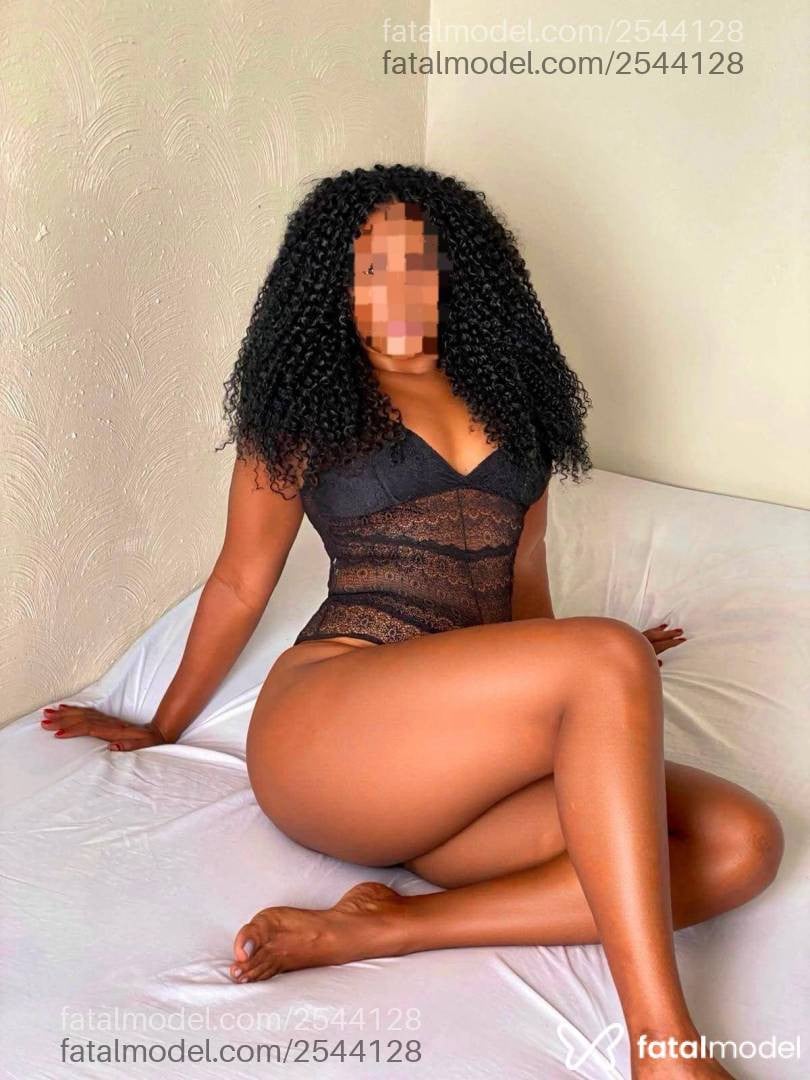 Acompanhante mulher morena (o) de olhos pretos - Gabriela Alves